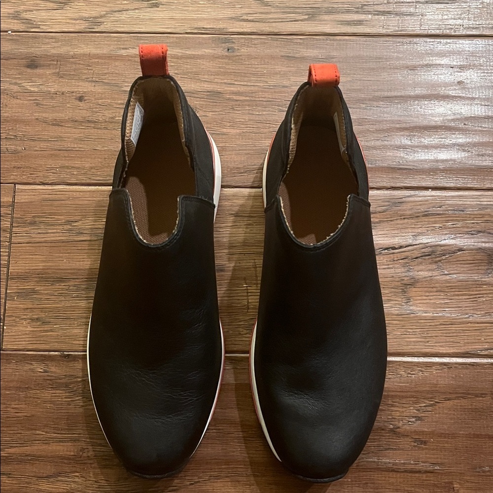 Vionic Cece Slip On Ankle Bootie Black Leather Sneakers  Size 7.5